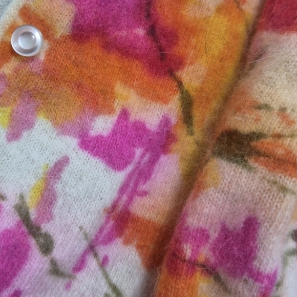 Vintage Premier Angora & Lambswool Floral Cardigan 1950s–1960s – Soft Fuzzy Knit - Picture 4 of 10